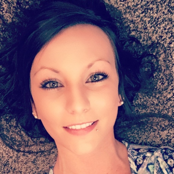 Meet your Posher, Brandy. - Picture 2 of 3